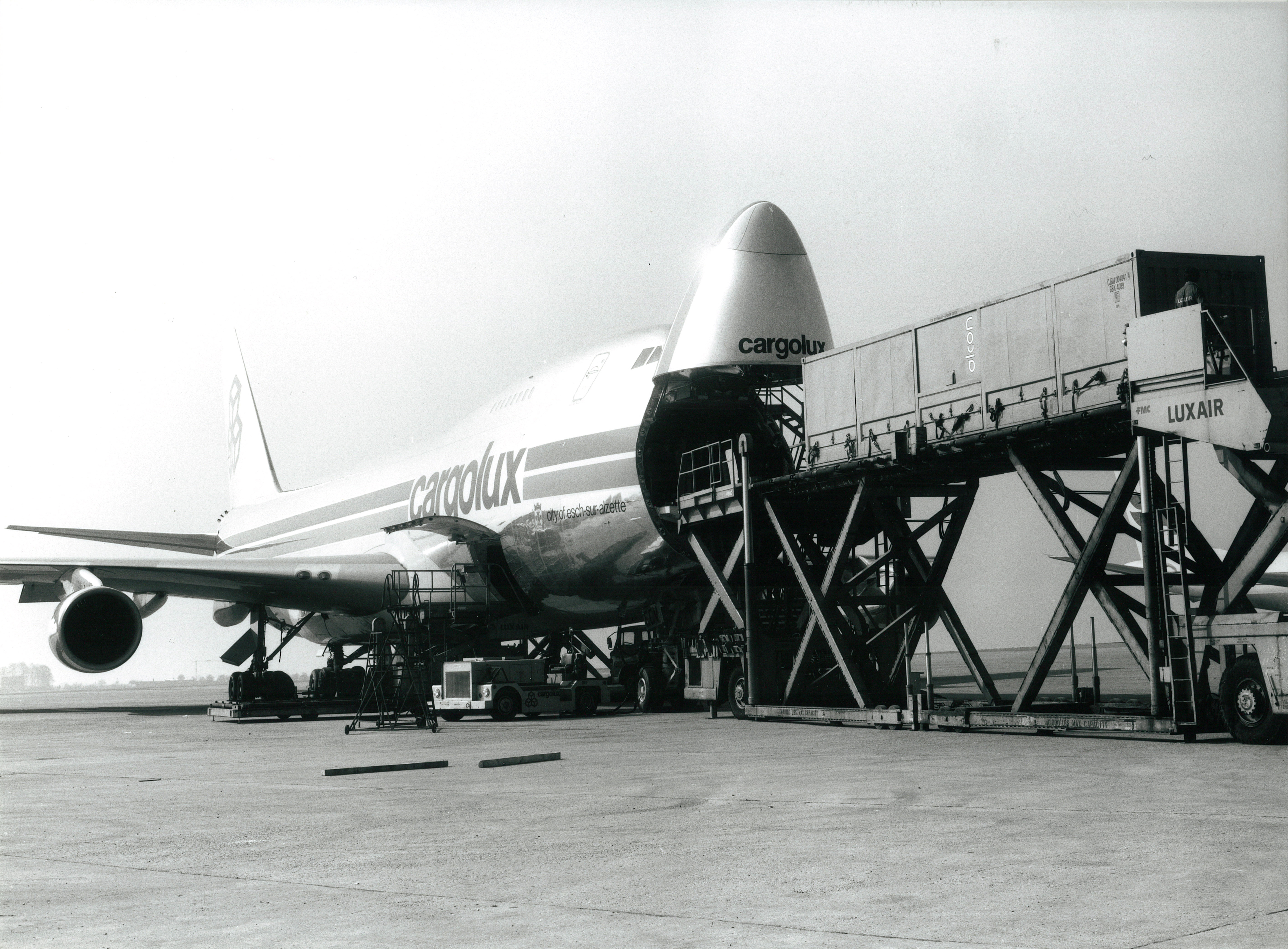 747-200 LX-ECV offsize loading
