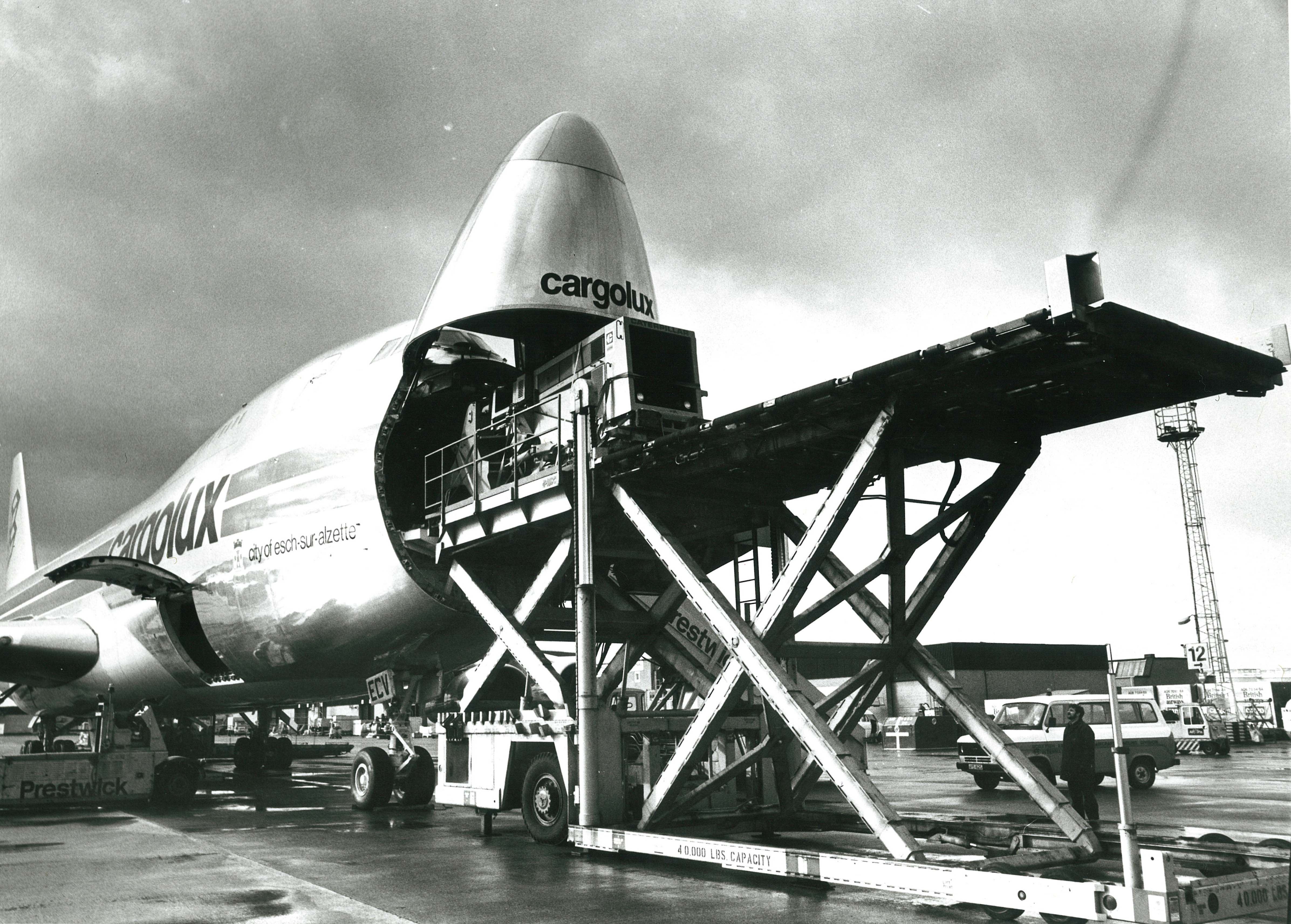 747 200 LX ECV offsize loading2