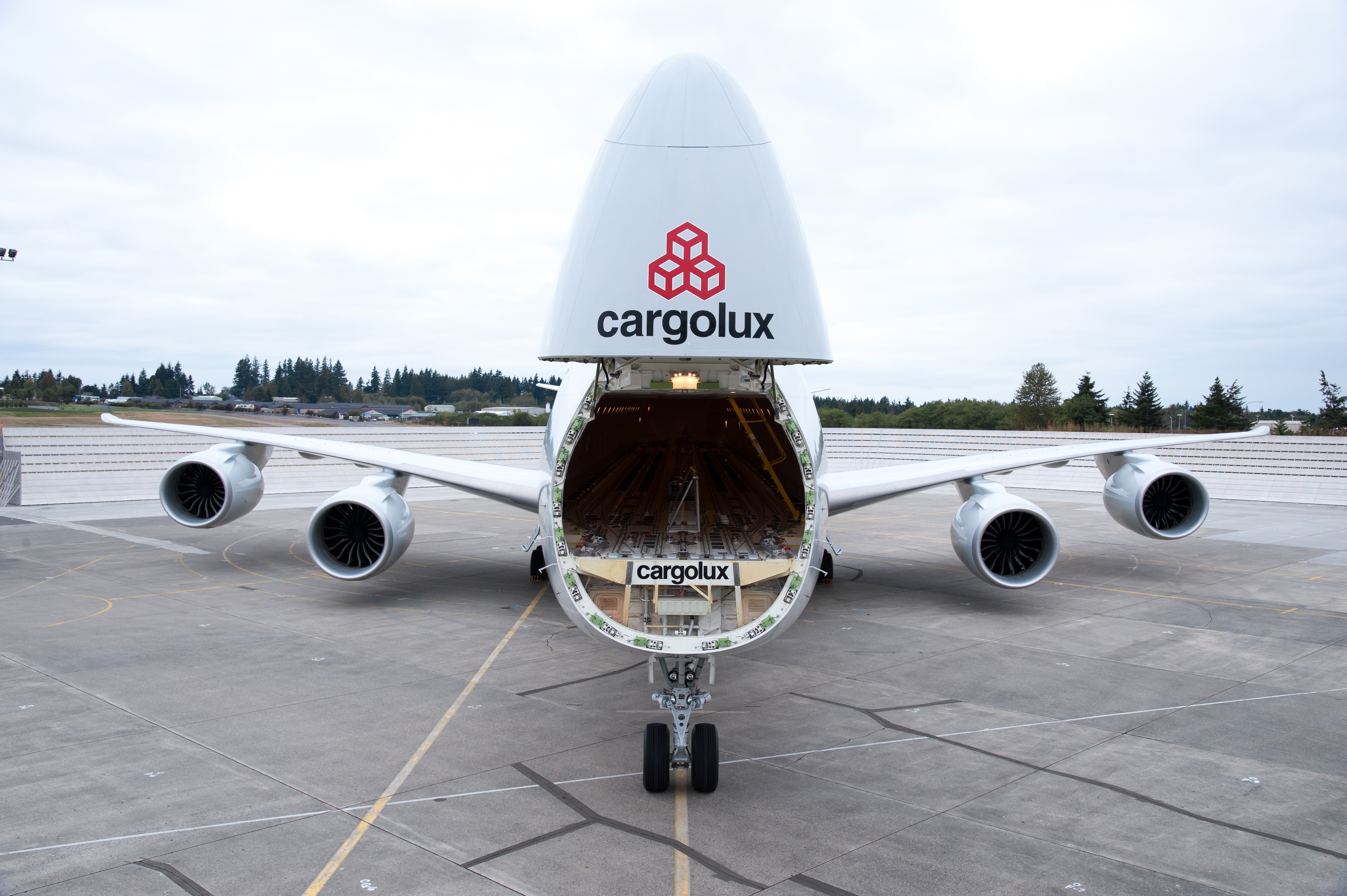 747-8 LX-VCB open nose