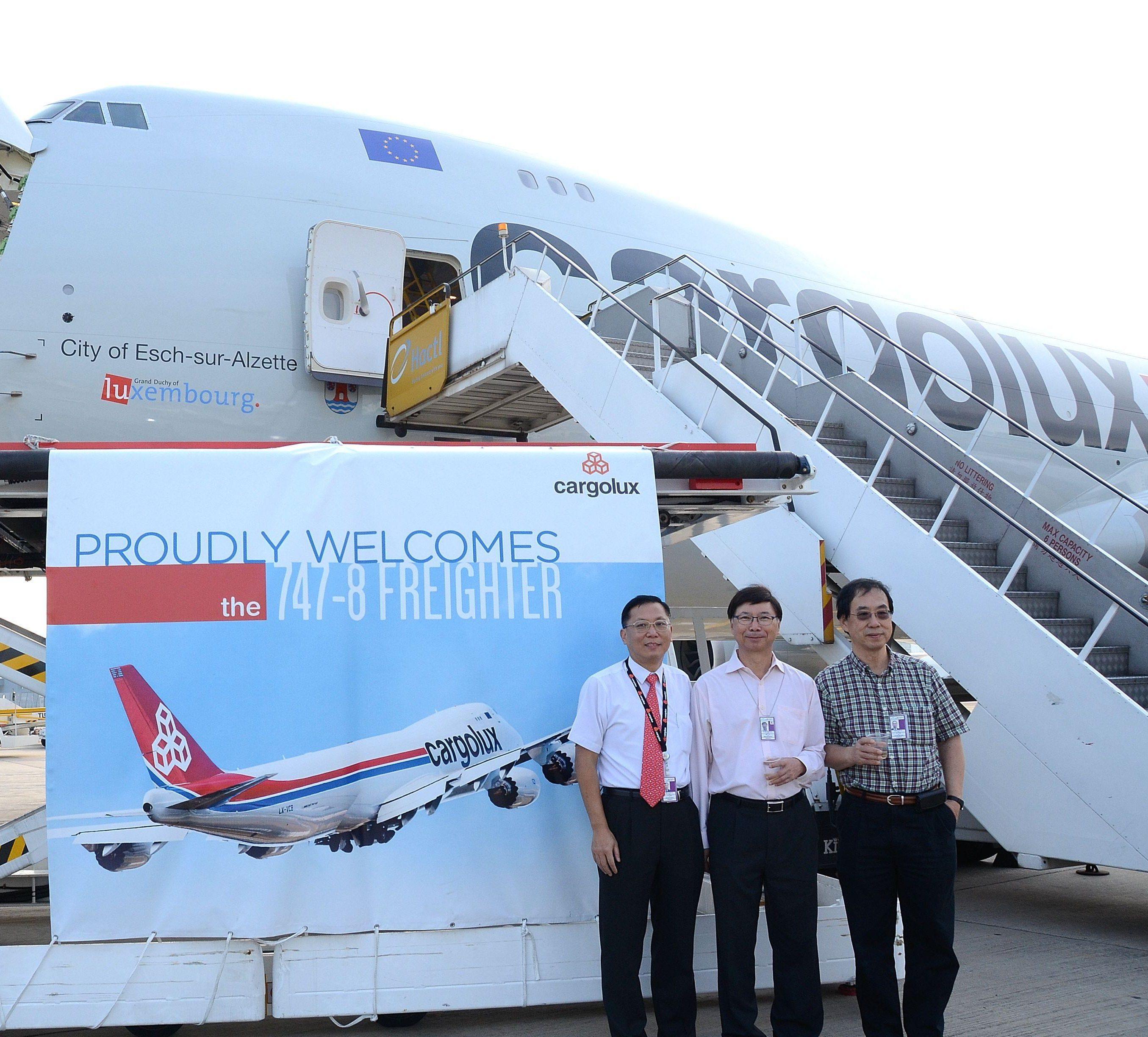 747 8 F Welcome LX VCB