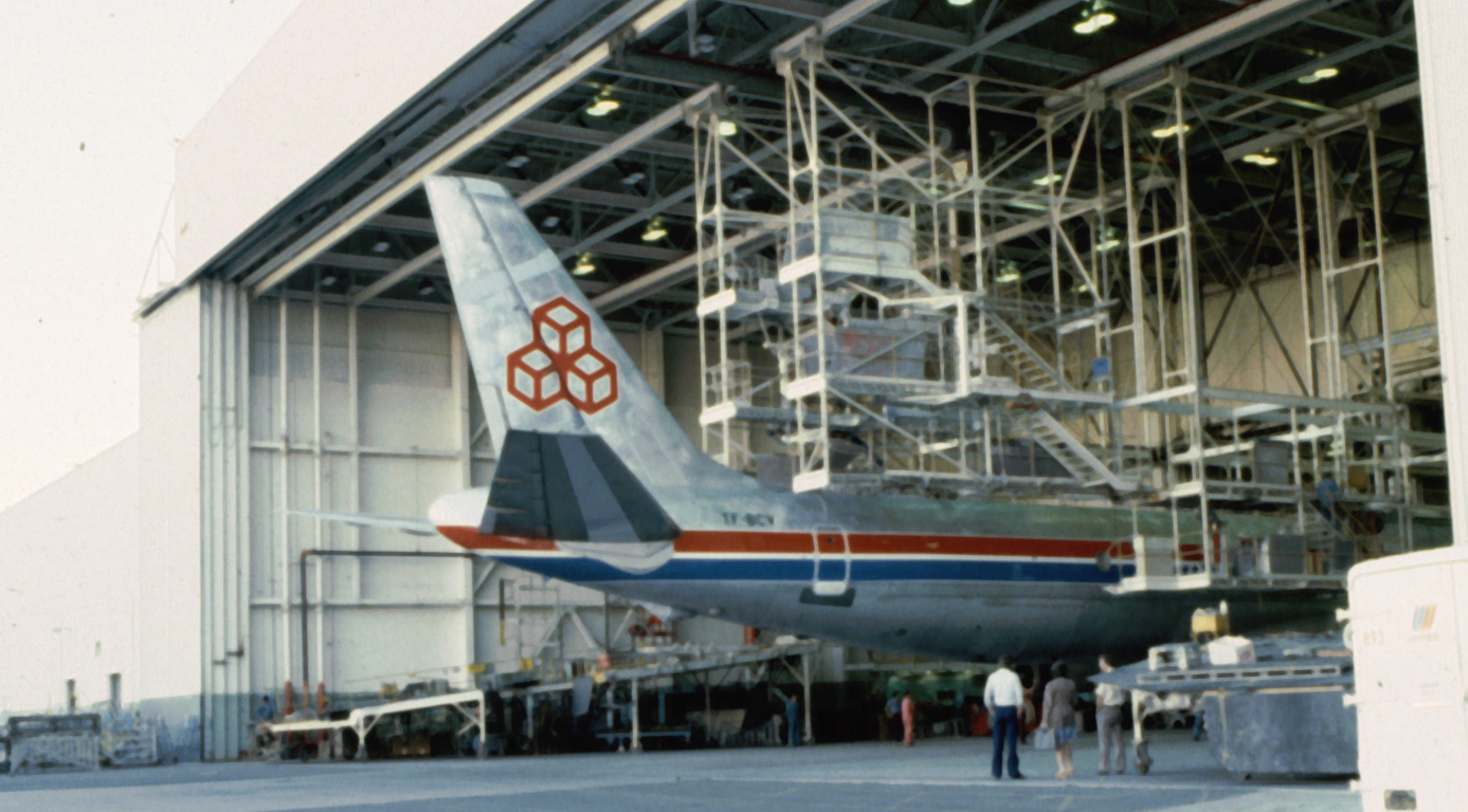 DC 8 tail