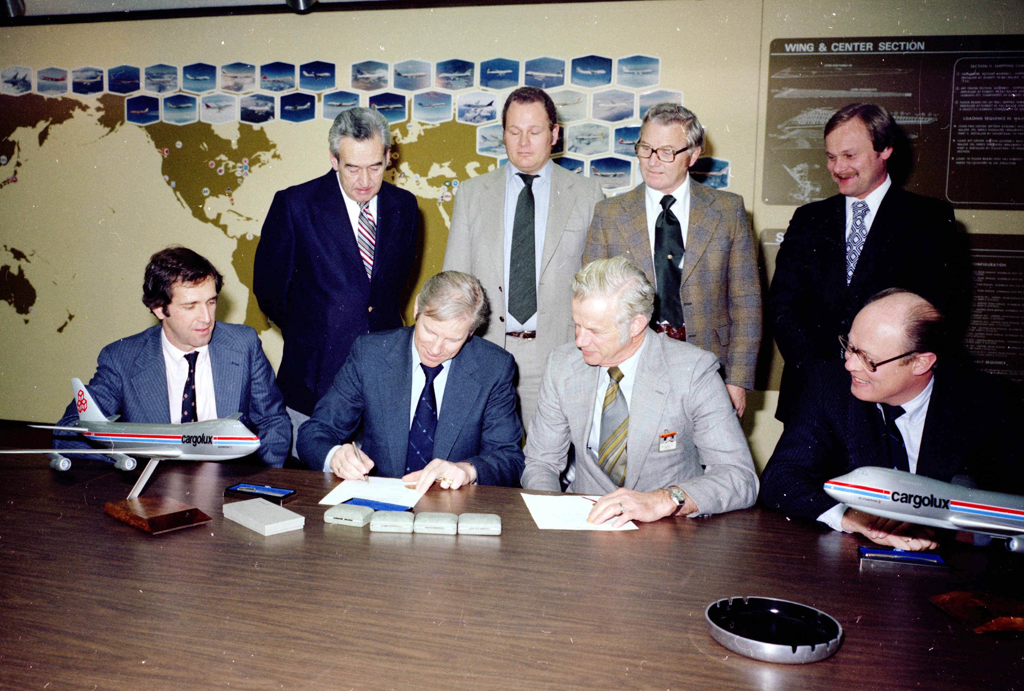 Committee signature - 747-200 order